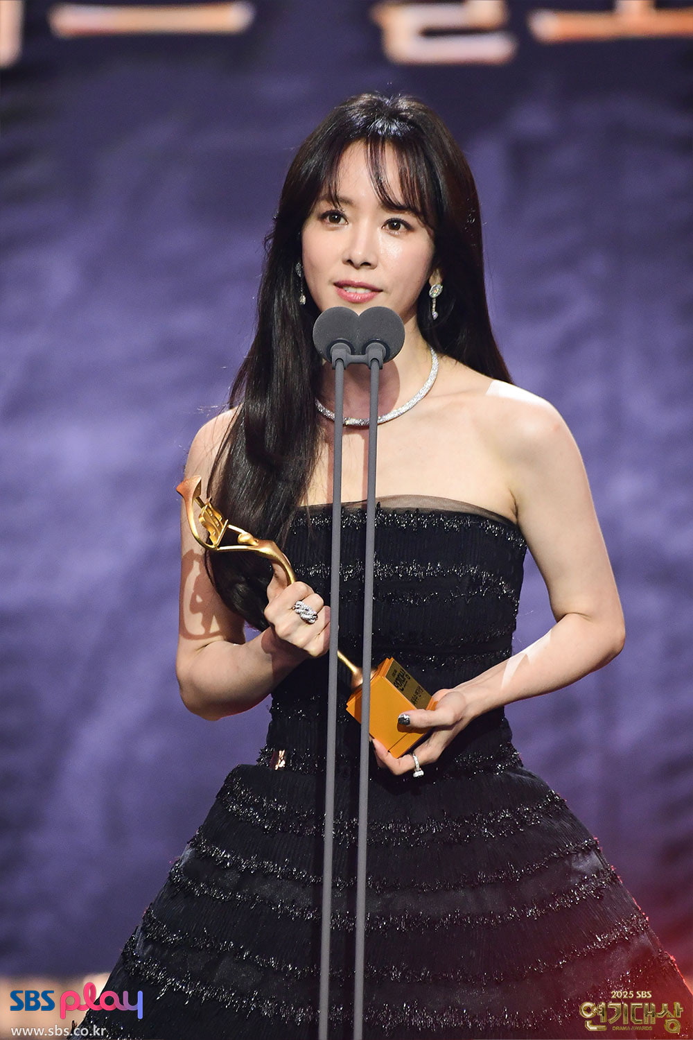 한지민-이준혁, 최우수상 "나의 완벽한 ♥" (SBS 연기대상)