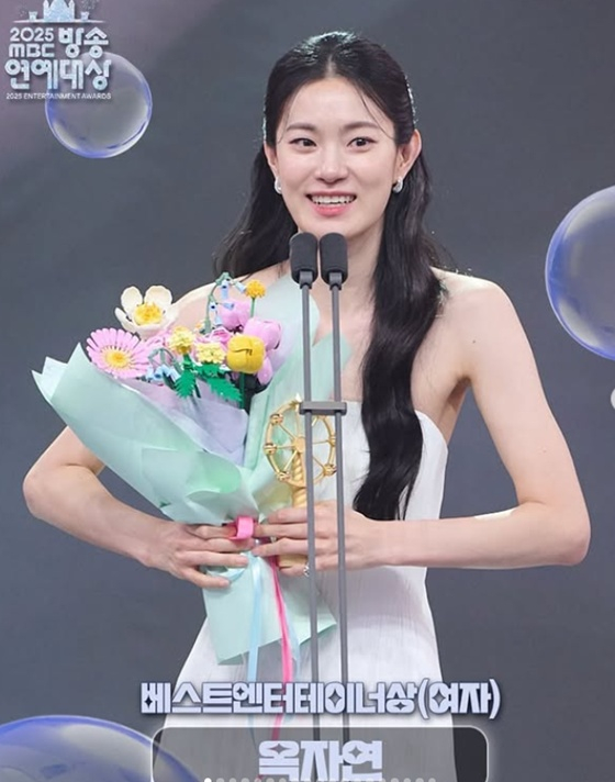 "대상보다 길어 무례"vs"진심 느껴져"…옥자연, 5분 넘은 수상 소감에 갑론을박 [스타이슈]