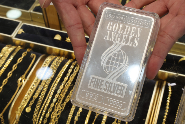 한 돈 100만원 눈앞…'金 투자법칙' 놓치면 내 수익률도 금 간다 [S머니+]