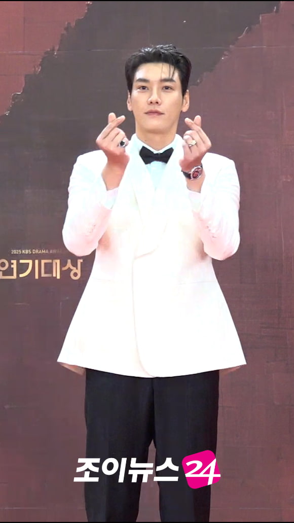 [조이숏] 김영광, 하늘에 닿을 것 같은 훤칠함 #shorts