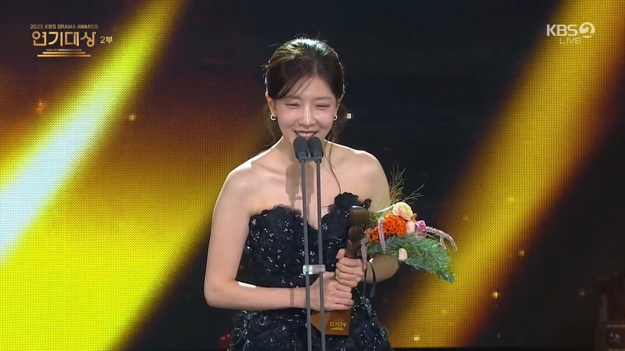 유인영·정인선, 여자 우수상 수상 "너무 받고 싶었어…가족들 너무 사랑해" [KBS 연기대상]