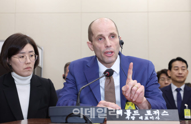 과방위, ‘불출석’ 김범석·‘위증’ 로저스 등 쿠팡 전현직 경영진 7인 고발