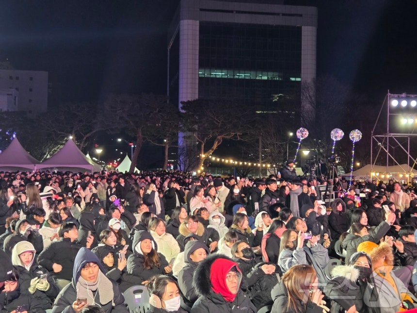 "행복한 한 해 되길"…전주 제야축제에 모인 새해 소망