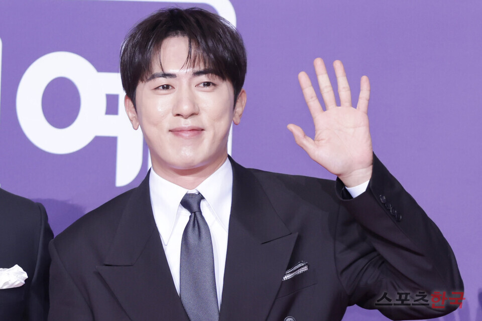 김원훈, '2025 SBS 연예대상' 남자 신인상 수상