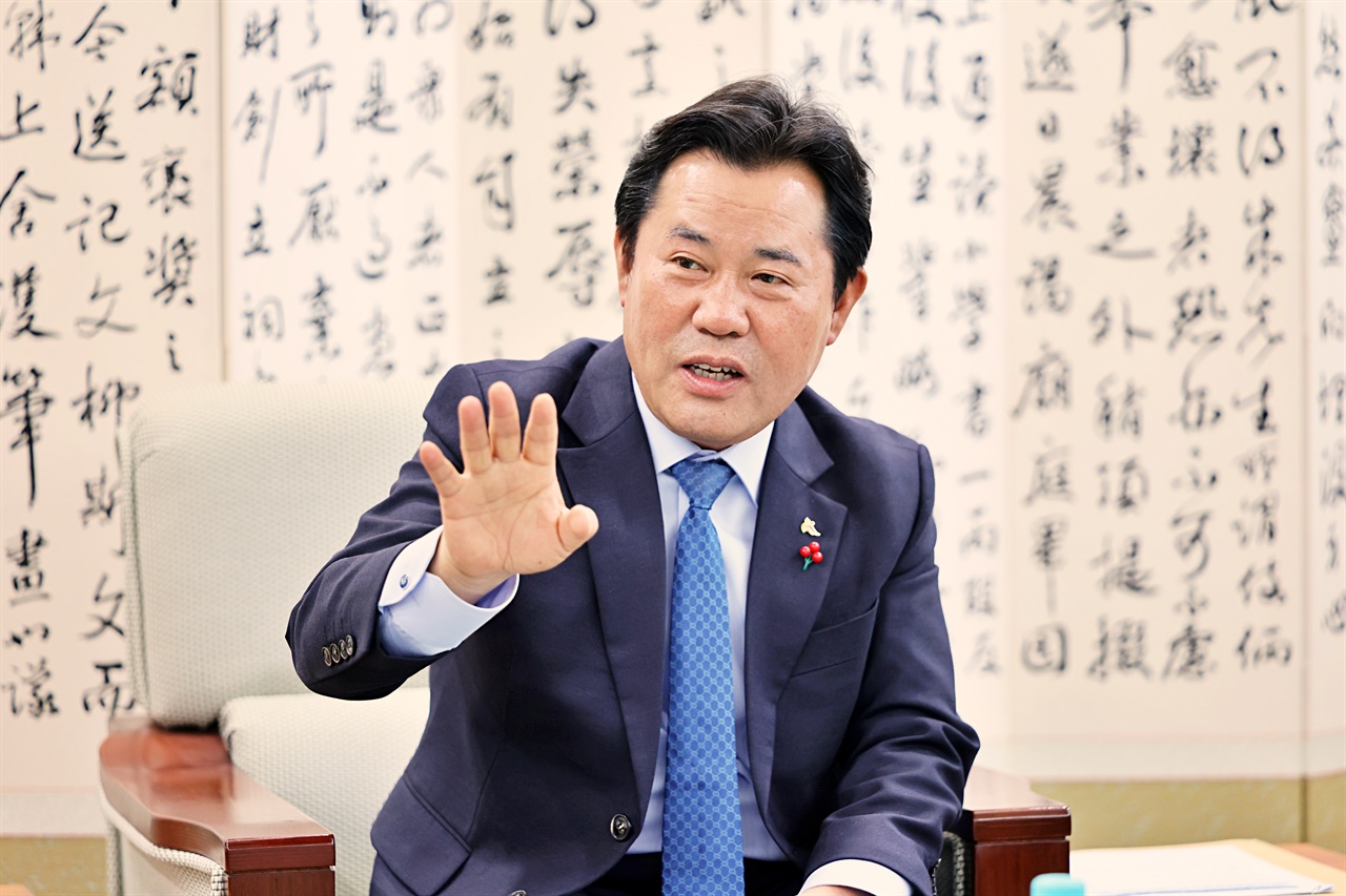 박정현 부여군수 "시·도민이 원한다면 '주민투표' 피하지 말아야"