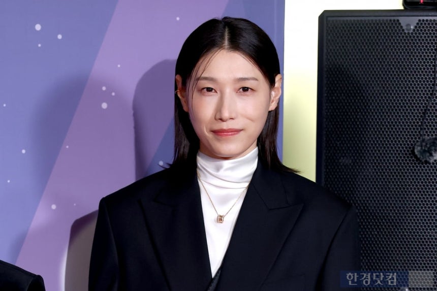 박나래 폭탄·이이경 저격 막아낸 김연경·유재석…MBC 연예대상 [김소연의 엔터뷰]