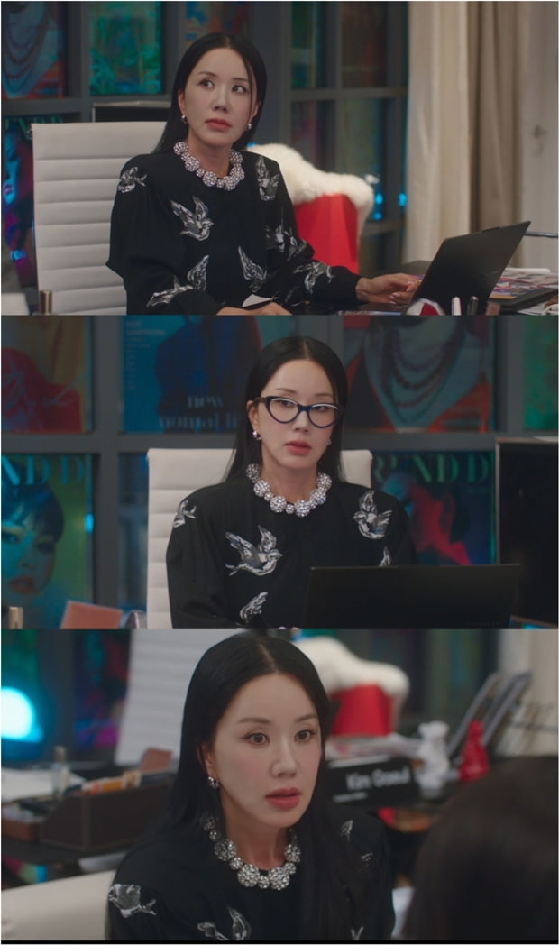 엄정화, 편집장 됐다…'경도를 기다리며' 특별출연