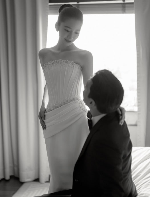 '결혼' 아이린, 침대서 ♥남편과 함께…"인생 서두를 필요 없다"