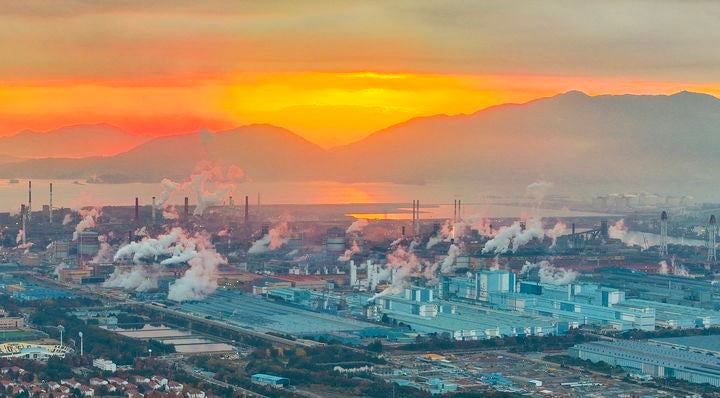 '공장 굴뚝 희망의 연기' 포스코 광양제철소, 새해 가동 시작