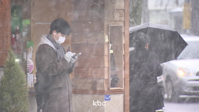 새해 첫 출근길 '냉동고 한파' 절정…전남 밤까지 눈
