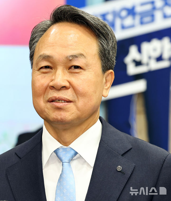 진옥동 신한금융 회장 "미래금융 향한 대담한 실행 해나가야"[신년사]